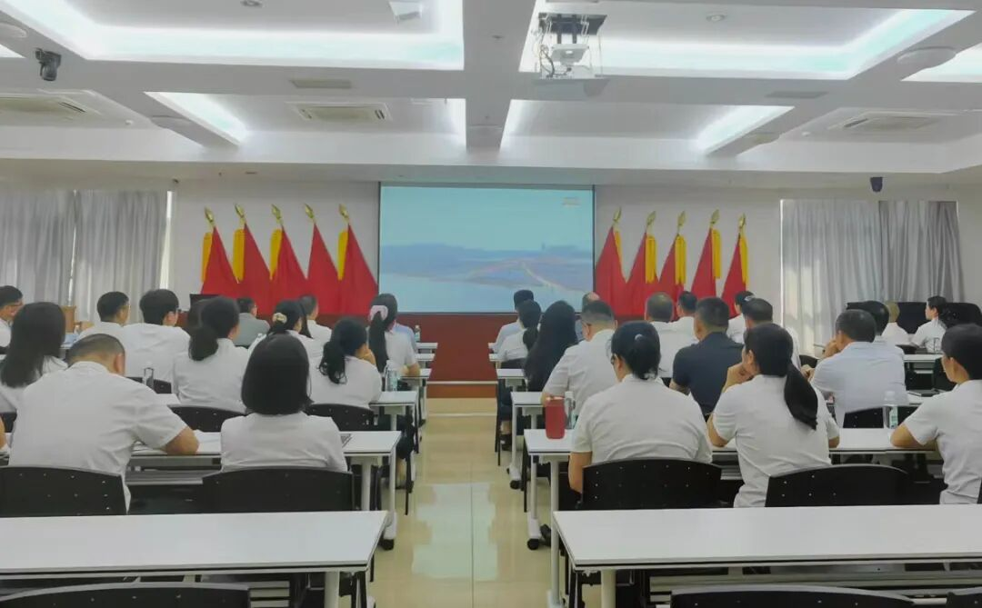 三亞環(huán)農(nóng)集團黨員干部職工集中收看紀念中國人